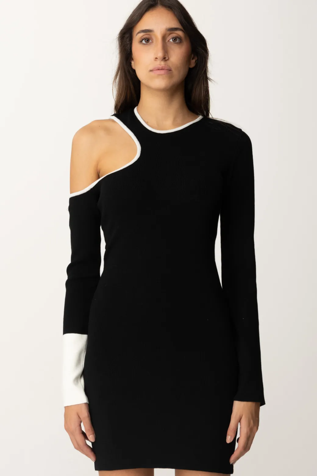 Donna Akep Abito con Cut-out e Dettagli a Contrasto