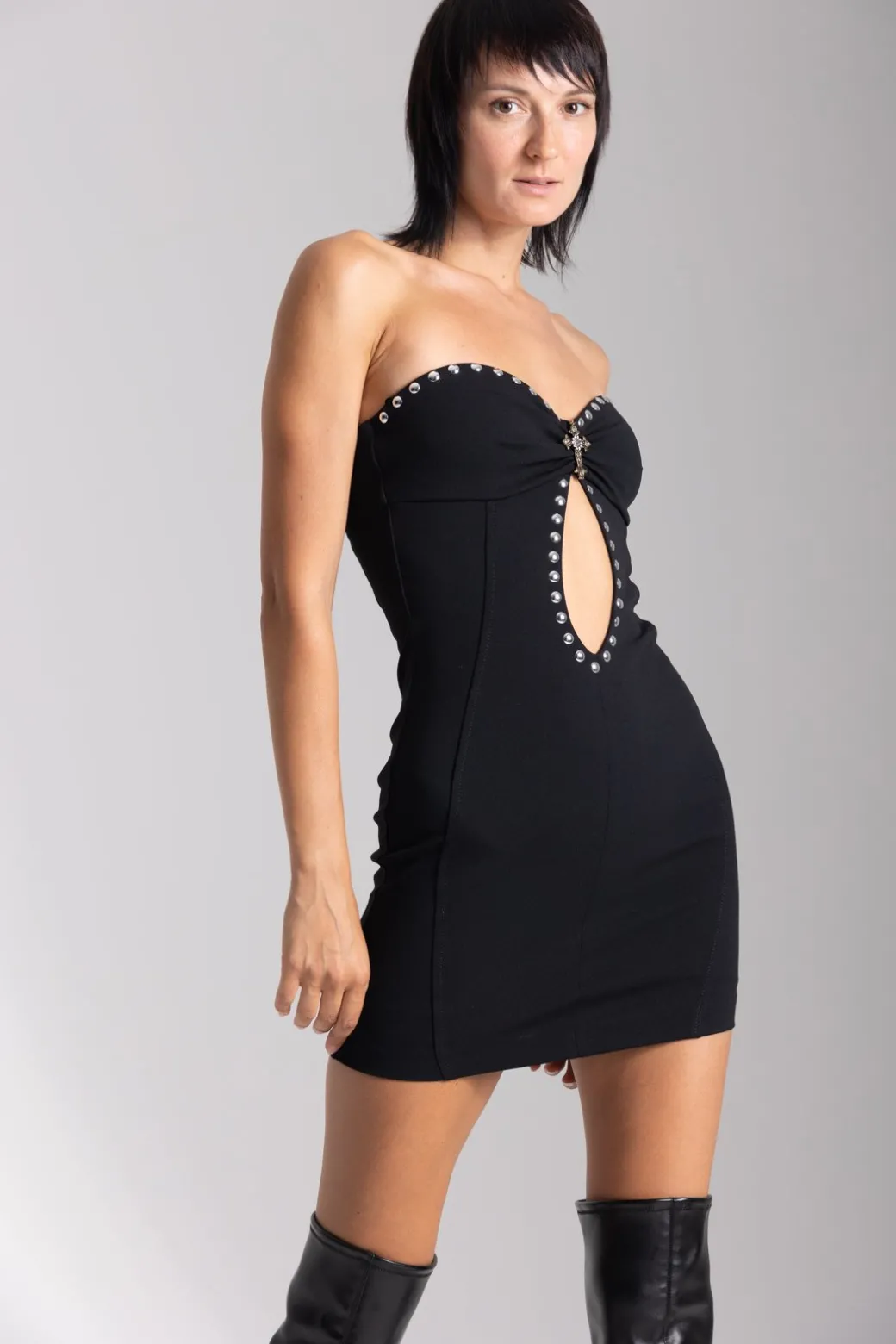 aniye_by_mini_abito_scollo_cuore_e_borchienero_3.webp Donna Aniye By Mini Abito Scollo Cuore e Borchie