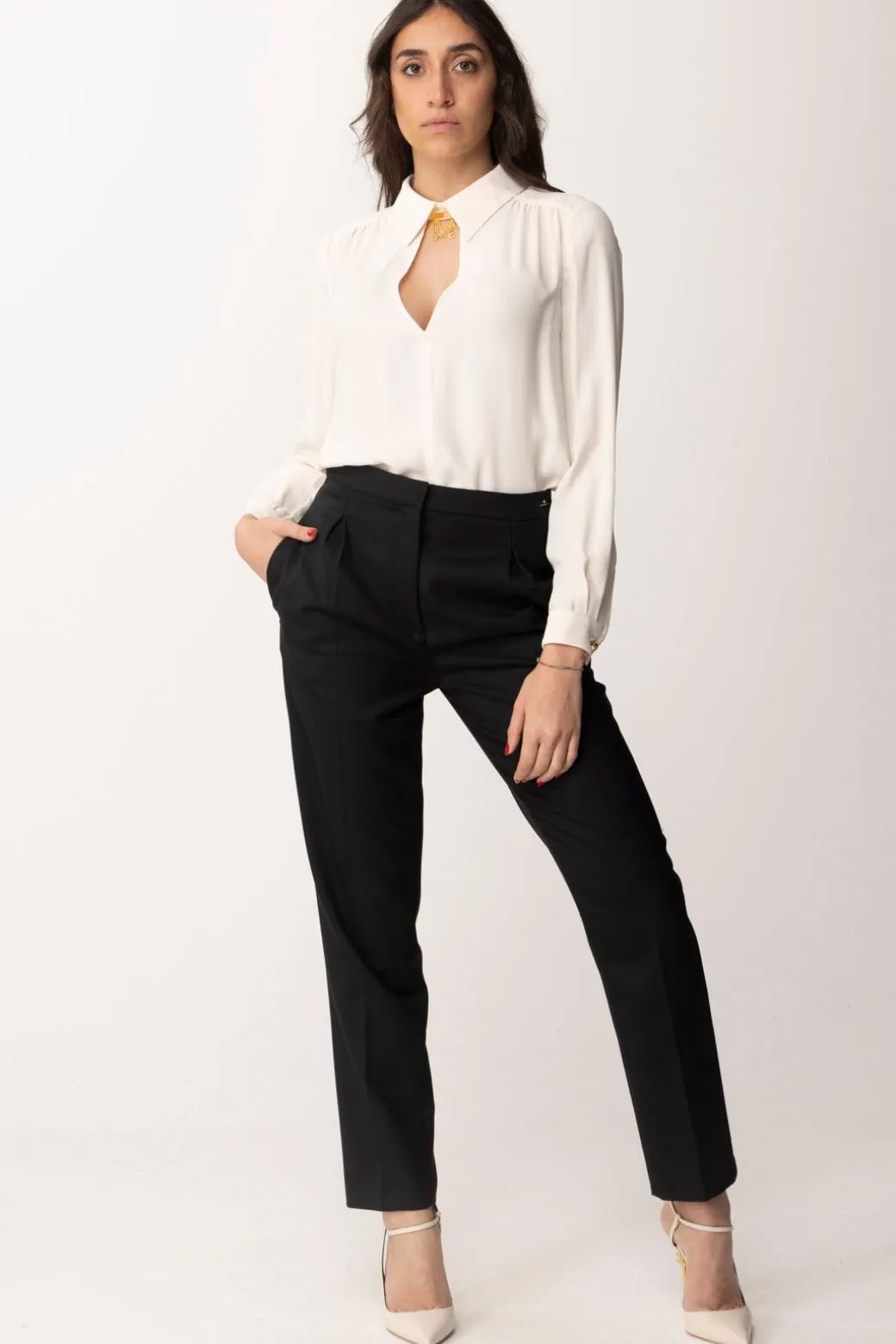 Donna Elisabetta Franchi Camicia con Accessorio Al Collo e Scollo Sul Retro