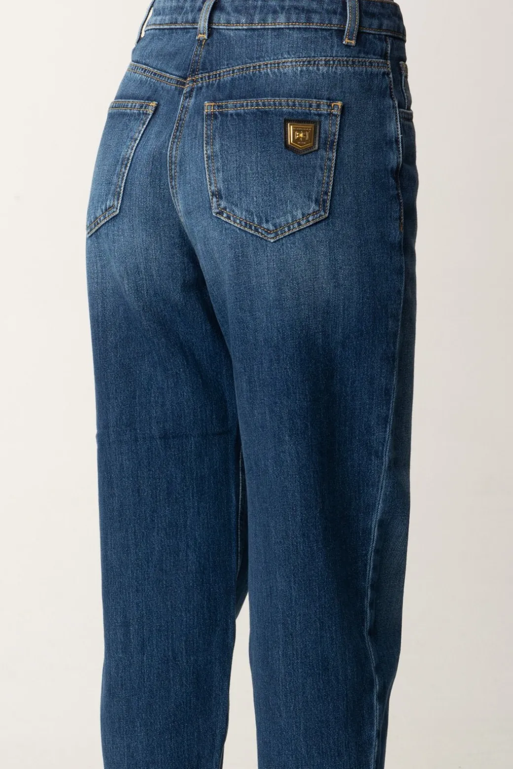 elisabetta_franchi_jeans_boyfriend_con_placca_logoblue_denim_4.webp Donna Elisabetta Franchi Jeans Boyfriend con Placca Logo