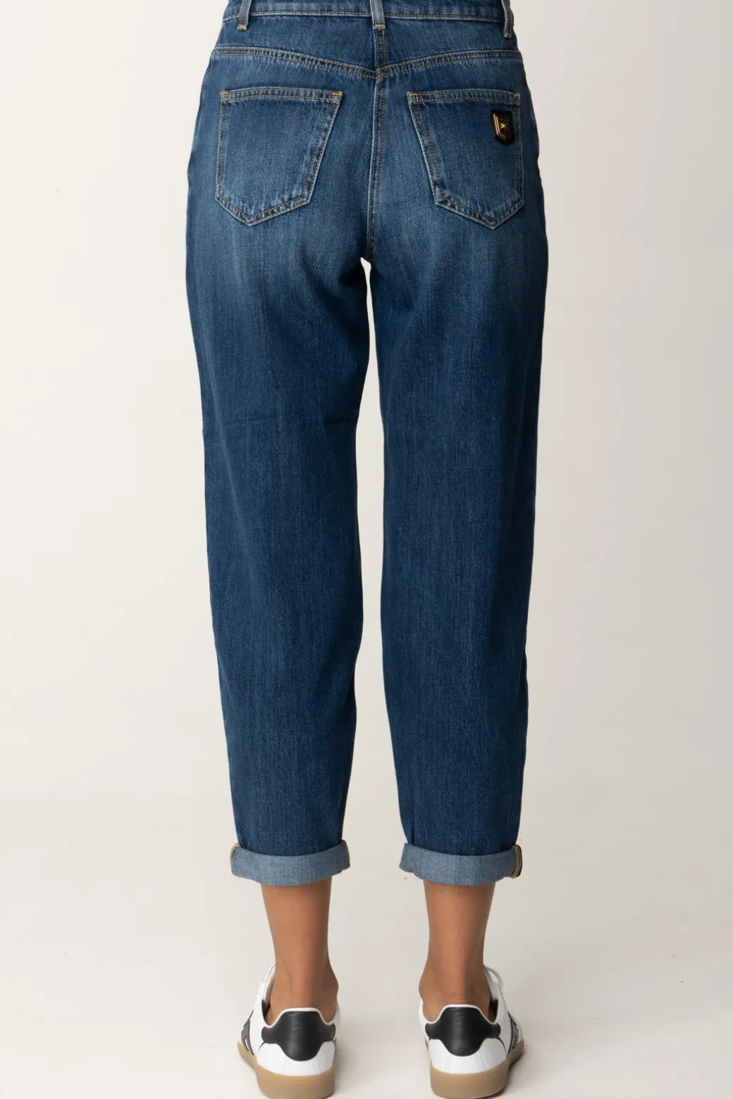 elisabetta_franchi_jeans_boyfriend_con_placca_logoblue_denim_5.webp Donna Elisabetta Franchi Jeans Boyfriend con Placca Logo