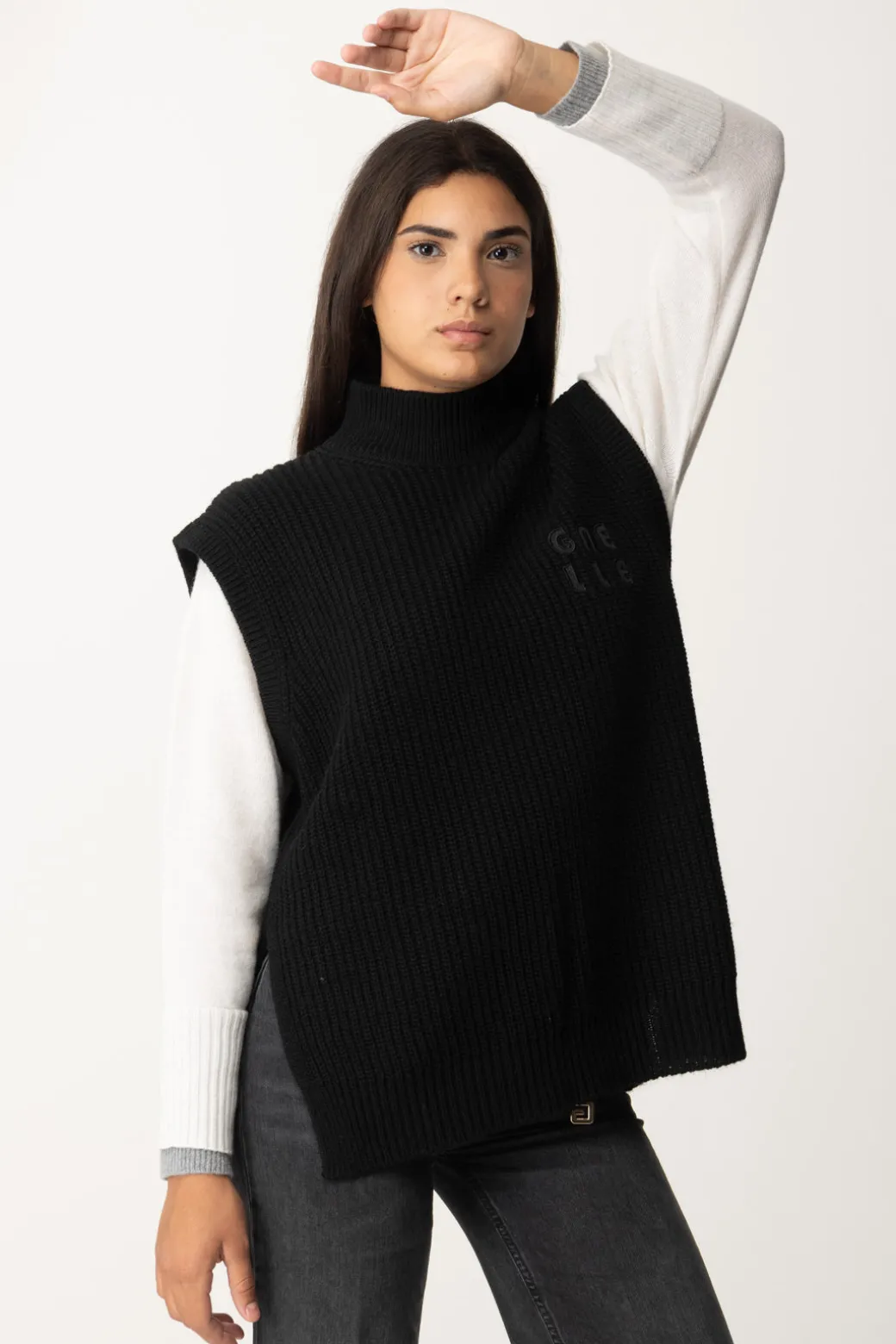 Donna Gaëlle Paris Maglione Smanicato