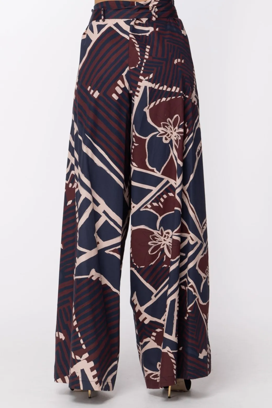 Donna Manila Grace Pantalone a Fantasia Geometrica con Fusciacca