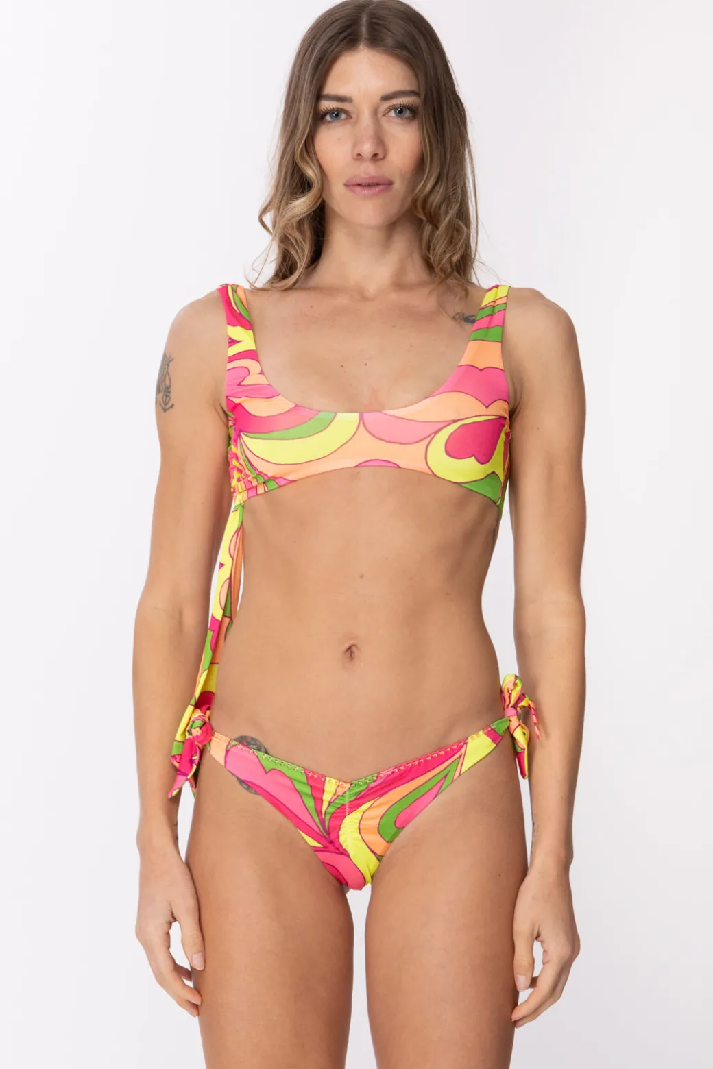 Donna Me Fui Bikini a