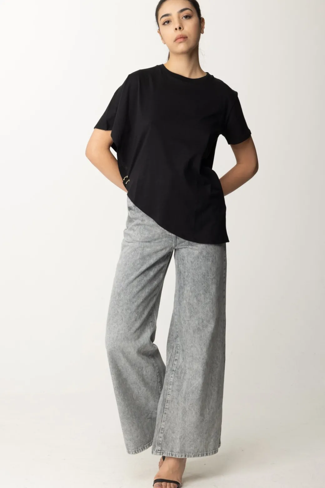 Donna Patrizia Pepe T-shirt Asimmetrica con Piercing