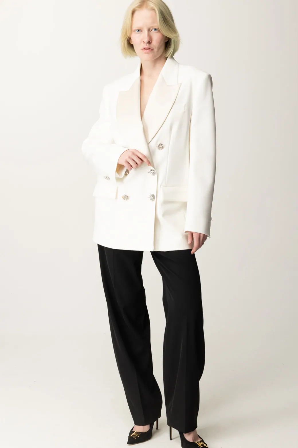 Donna Pinko Blazer Elegante con Spilla e Bottoni Gioiello