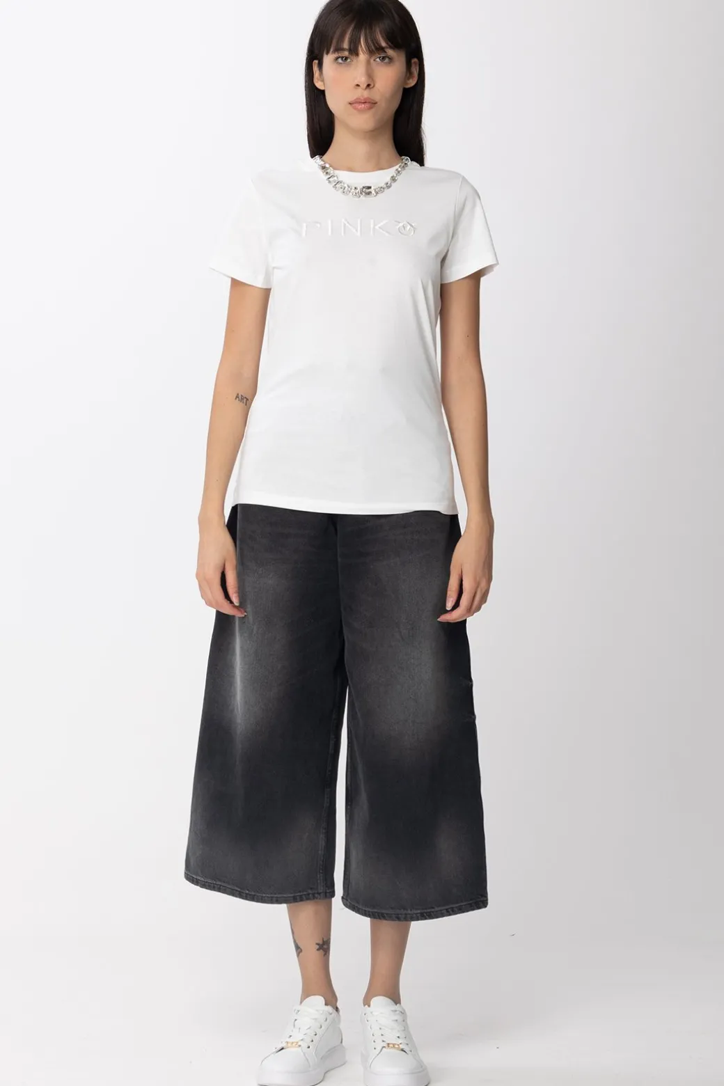 Donna Pinko T-shirt Marcelle con Gioiello