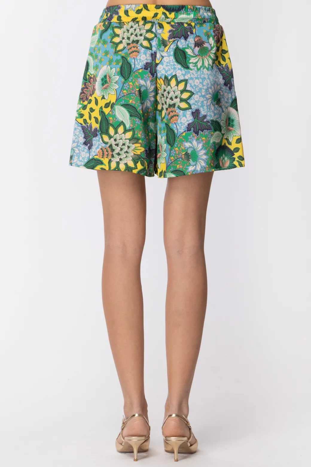 Donna Simona Corsellini Shorts con Fantasia Floreale