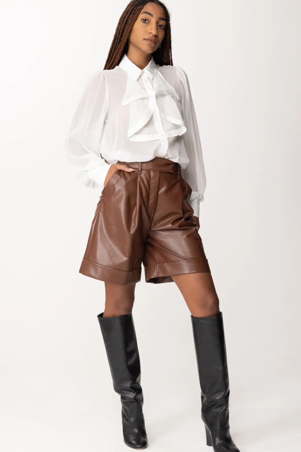 Donna Simona Corsellini Shorts In Pelle